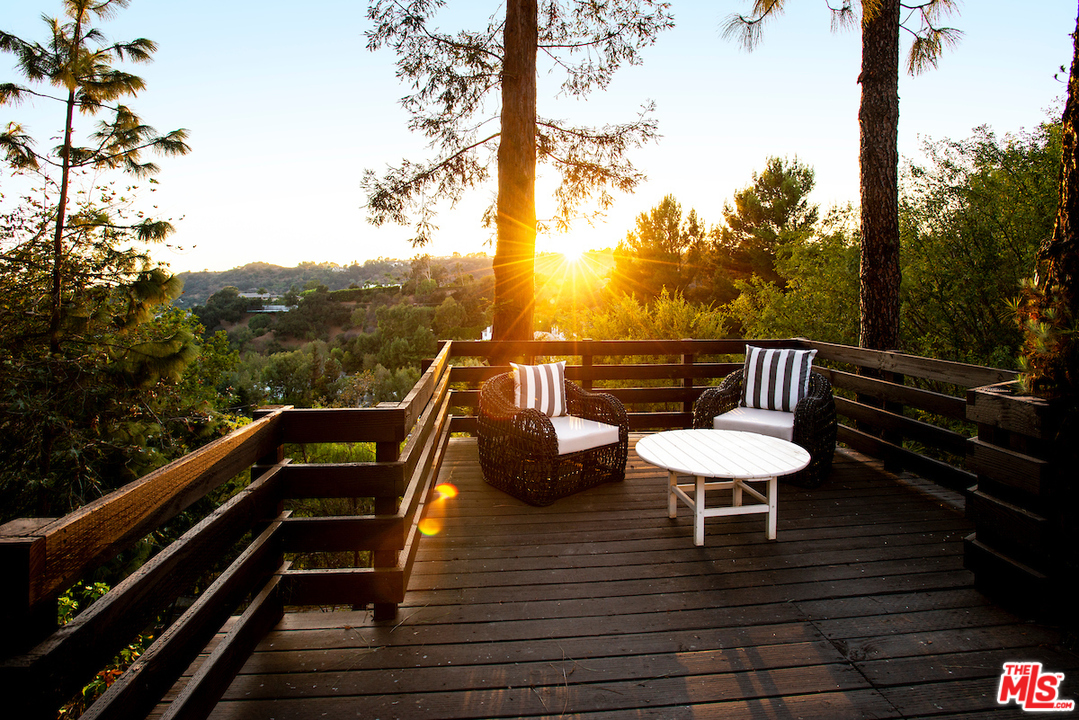 9653 Wendover Drive Beverly Hills, CA 90210 - Photo 5 of 34 a view of outdoor space with lounge chair