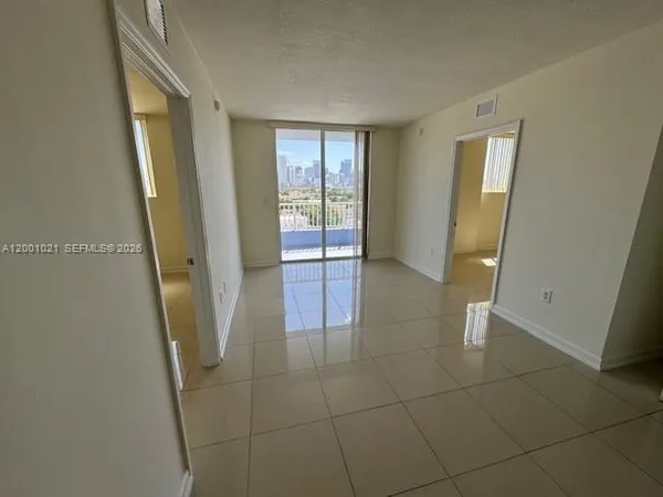 a view of entryway with window