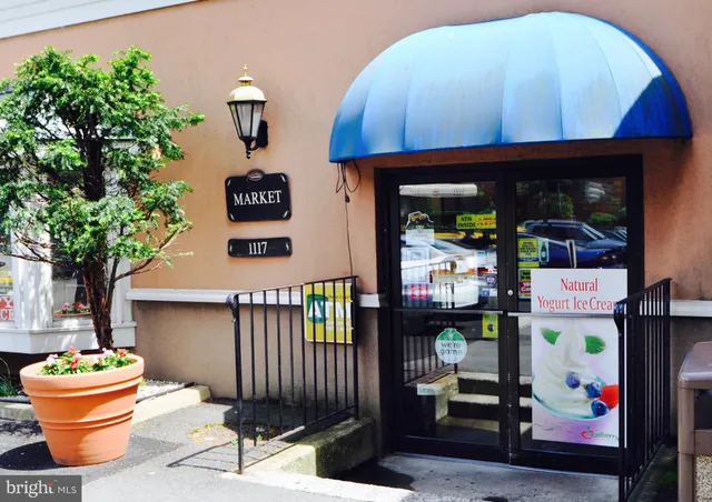 a close up view of washer and dryer