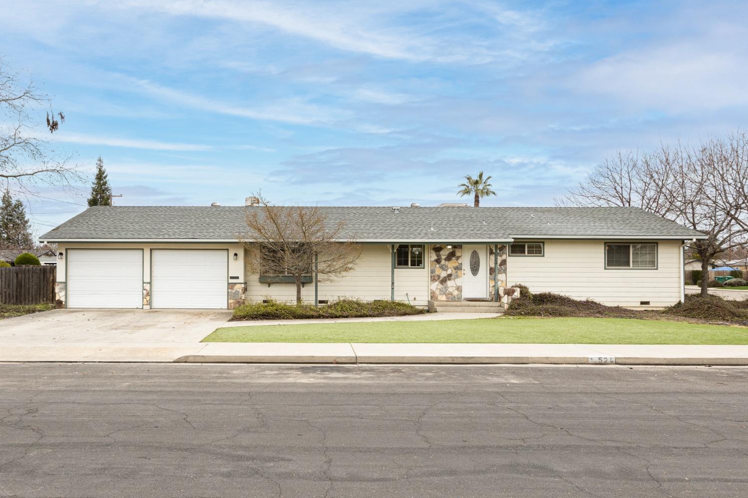 524 West Huntsman Avenue Reedley, CA 93654 - Photo 1 of 32 Gallery Image 1