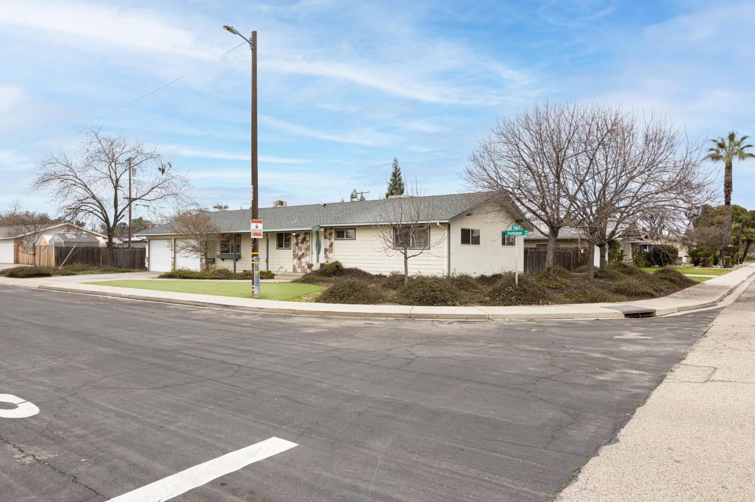 524 West Huntsman Avenue Reedley, CA 93654 - Photo 3 of 32 Gallery Image 3