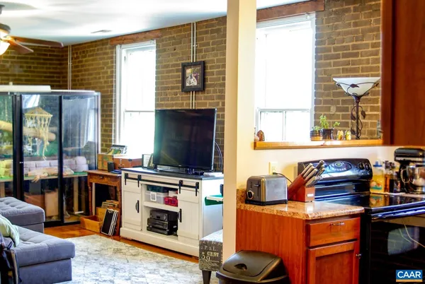 $800,000 | 475 Valley Street, Scottsville, VA 24590