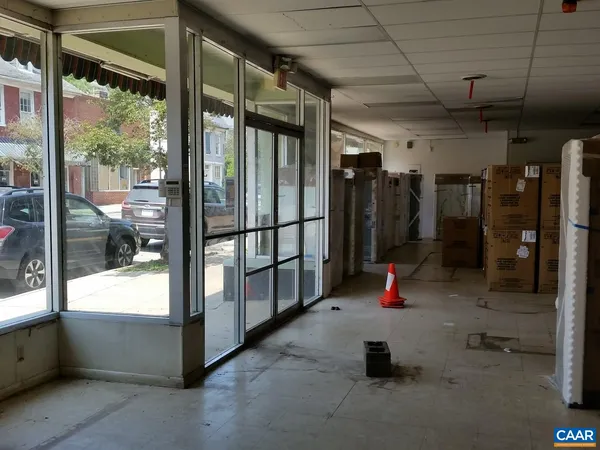 $800,000 | 475 Valley Street, Scottsville, VA 24590