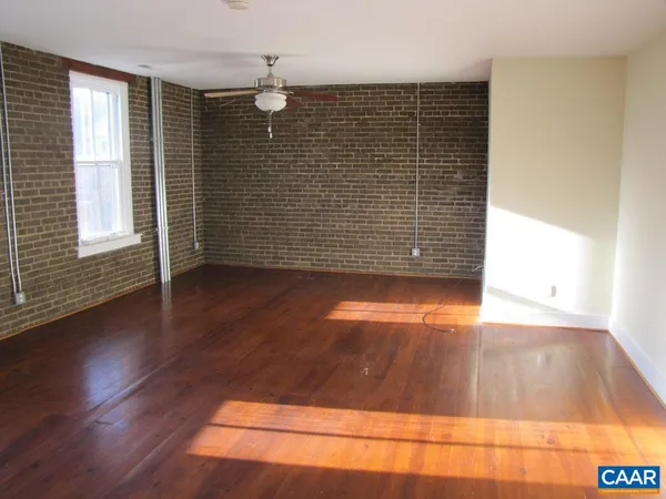 $800,000 | 475 Valley Street, Scottsville, VA 24590