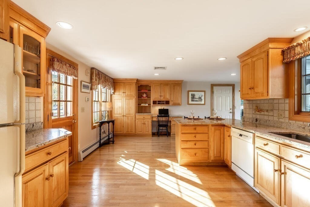 8 Chapel Road Danvers, MA 01923 - Photo 6 of 26 Gallery Image 6