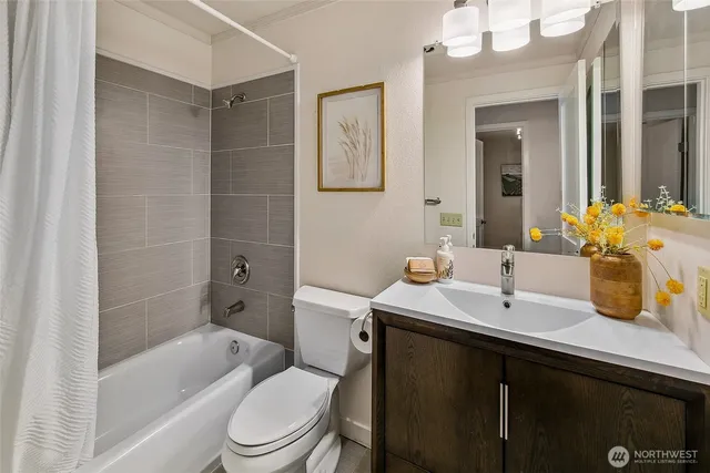 a view of a storage & utility room with washer and dryer