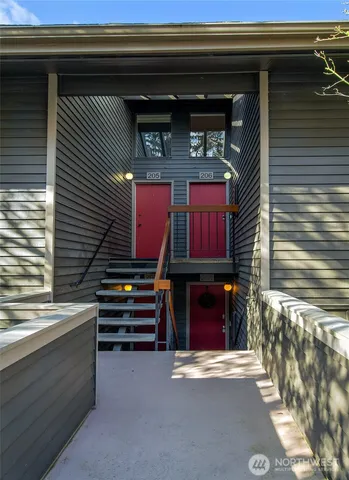 $625,000 | 2626 4th Avenue North, Unit 206, Seattle, WA 98109