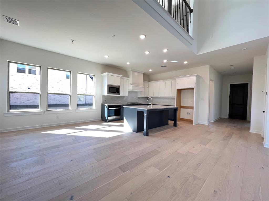 15625 Hawks Pass Road Frisco, TX 75035 - Photo 4 of 27 a large kitchen with a stove top oven and refrigerator