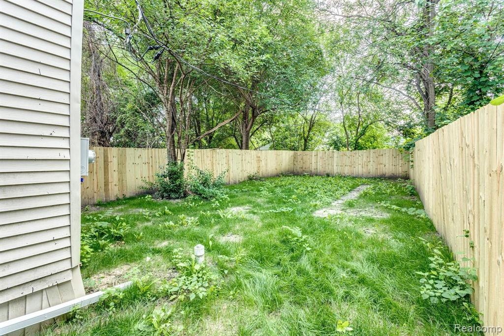 8062 Ruedisale Court Detroit, MI 48214 - Photo 4 of 28