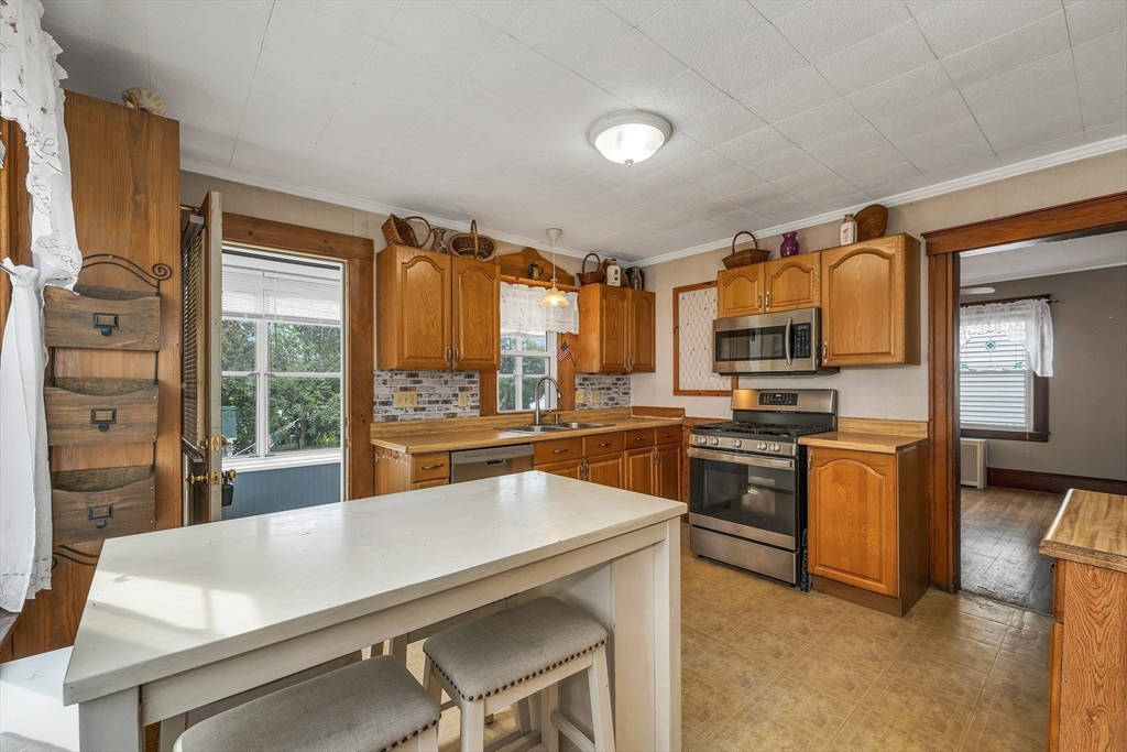 74 Tower Street Methuen, MA 01844 - Photo 12 of 29