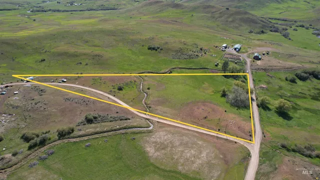 $197,630 | 19763 Butler Lane, Ola, ID 83657