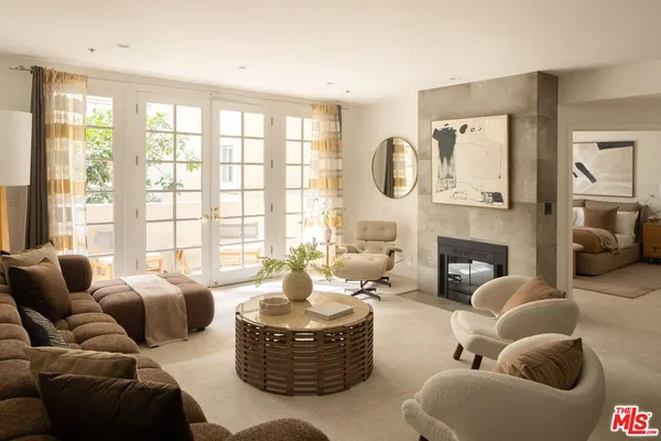 $1,525,000 | 575 South Barrington Avenue, Unit 204, Los Angeles, CA 90049