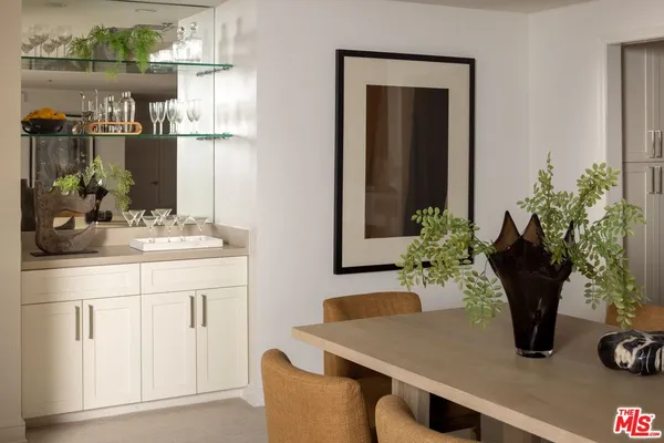 $1,525,000 | 575 South Barrington Avenue, Unit 204, Los Angeles, CA 90049