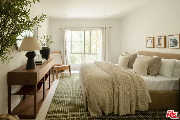 $1,525,000 | 575 South Barrington Avenue, Unit 204, Los Angeles, CA 90049
