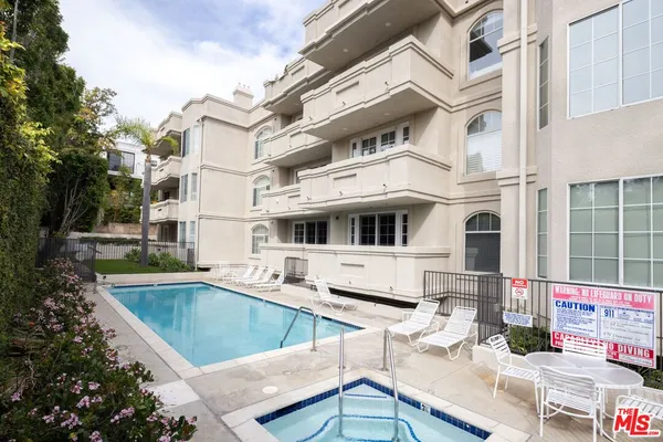 $1,525,000 | 575 South Barrington Avenue, Unit 204, Los Angeles, CA 90049