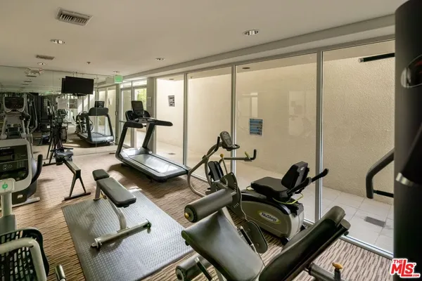 $1,525,000 | 575 South Barrington Avenue, Unit 204, Los Angeles, CA 90049