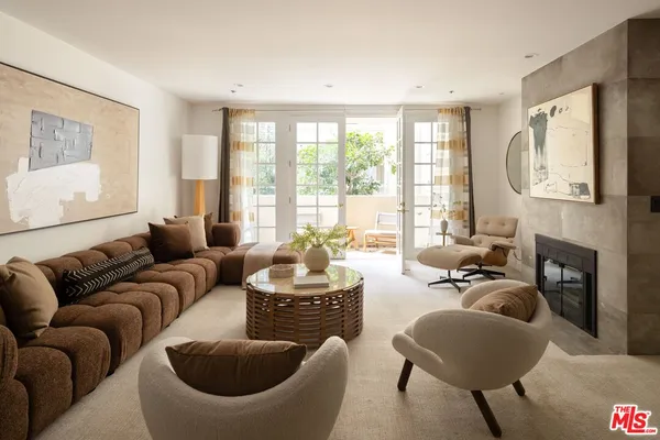 $1,525,000 | 575 South Barrington Avenue, Unit 204, Los Angeles, CA 90049