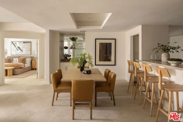 $1,525,000 | 575 South Barrington Avenue, Unit 204, Los Angeles, CA 90049