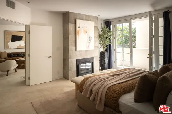 $1,525,000 | 575 South Barrington Avenue, Unit 204, Los Angeles, CA 90049