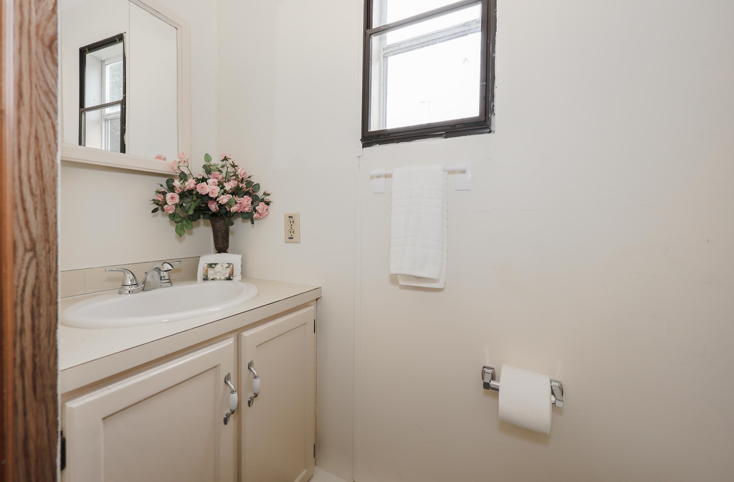 33 Thistle Way Manchester, NH 03109 - Photo 20 of 29