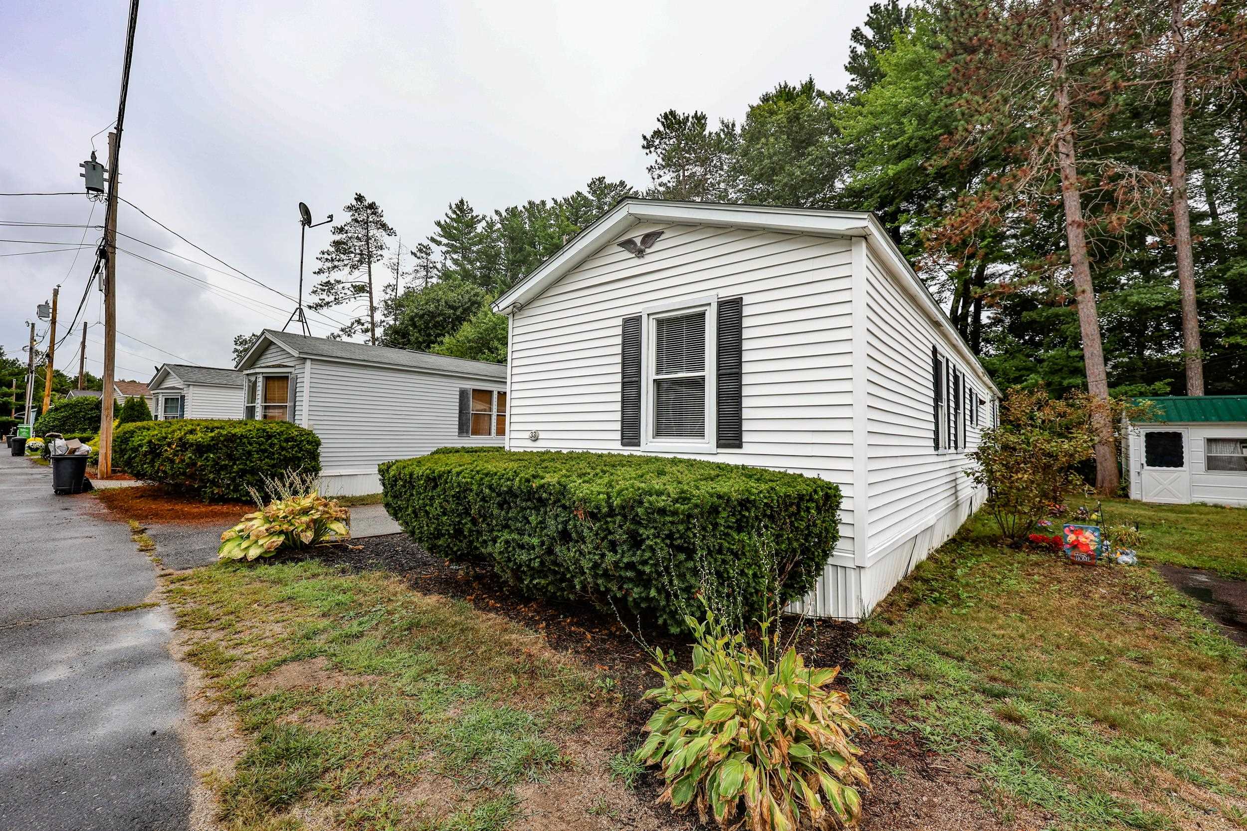 33 Thistle Way Manchester, NH 03109 - Photo 2 of 29