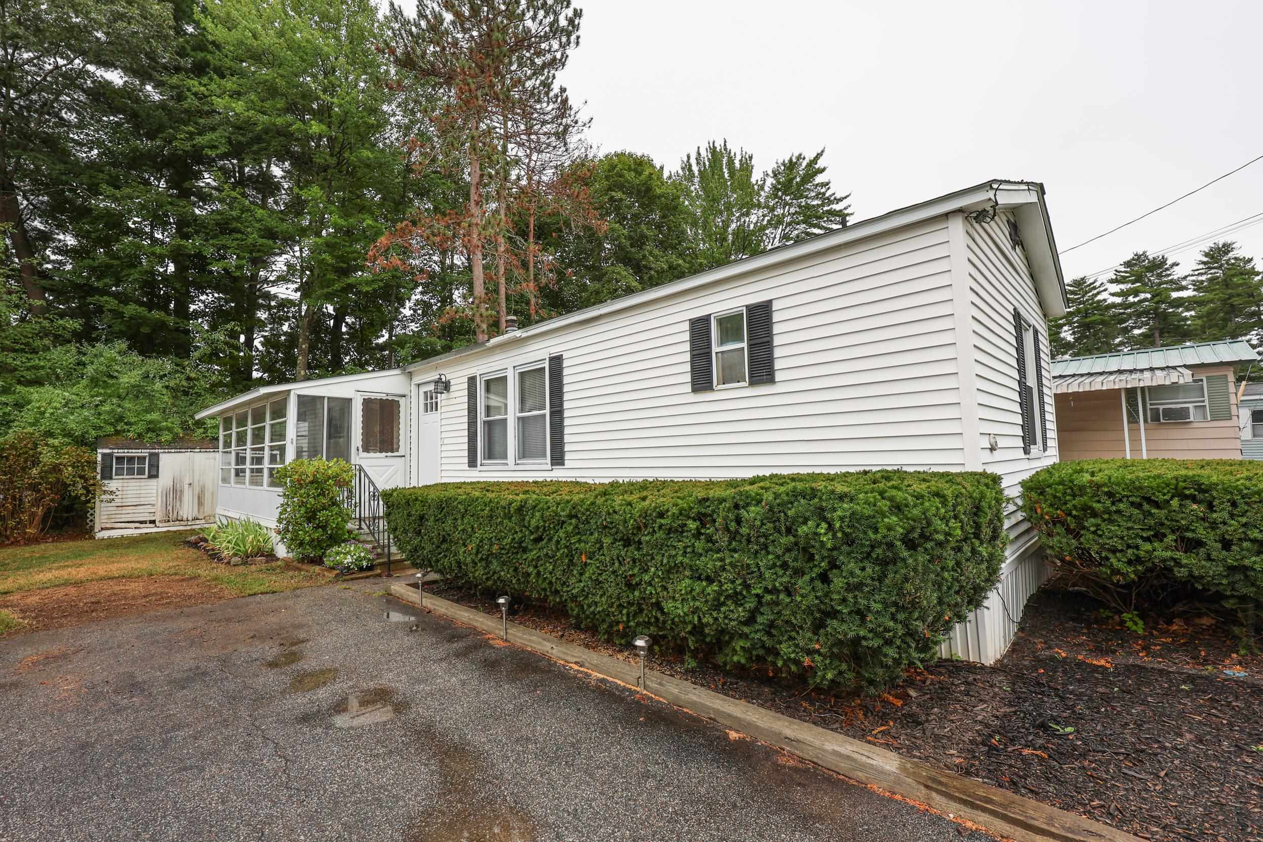 33 Thistle Way Manchester, NH 03109 - Photo 3 of 29