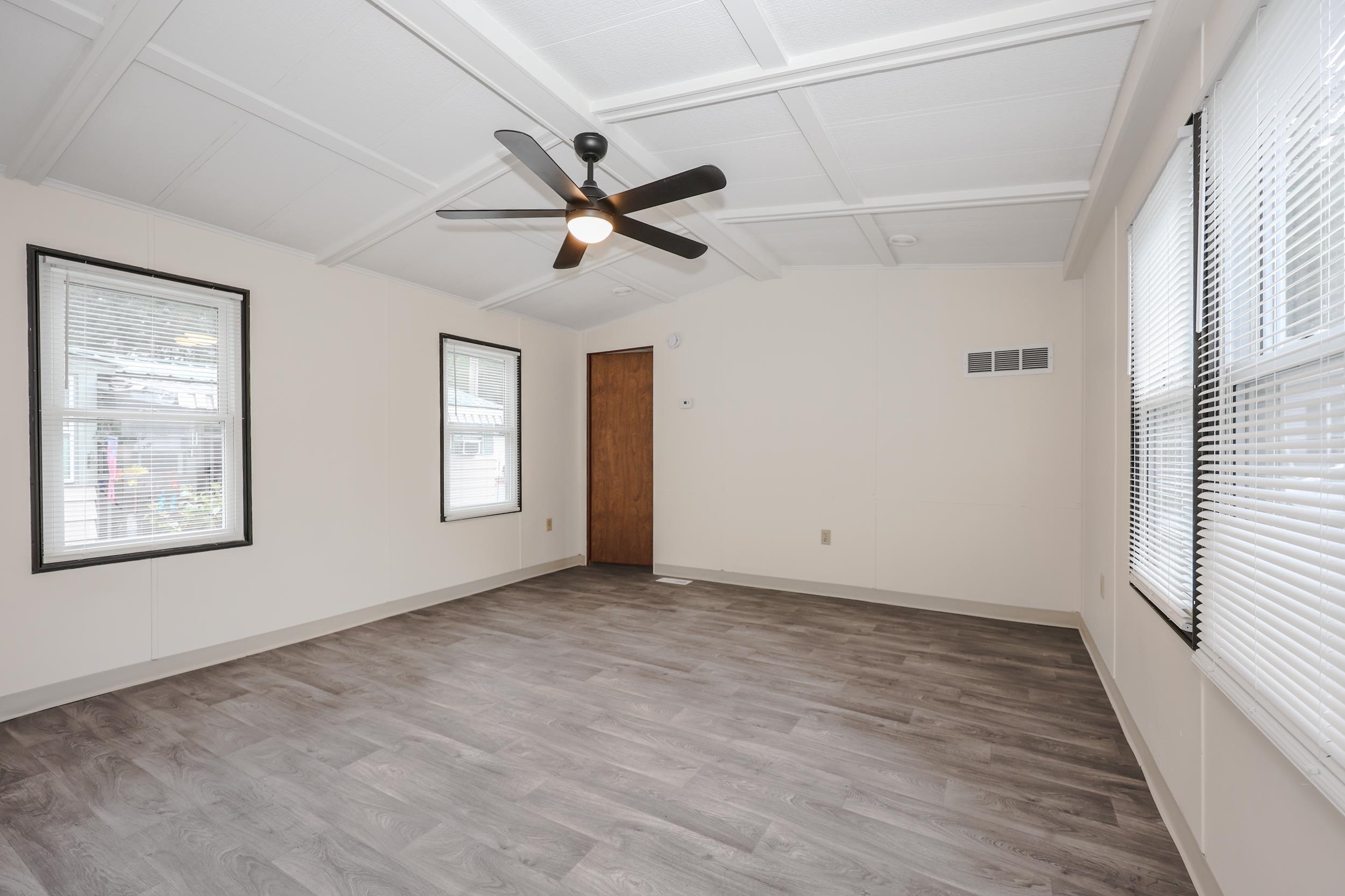 33 Thistle Way Manchester, NH 03109 - Photo 8 of 29