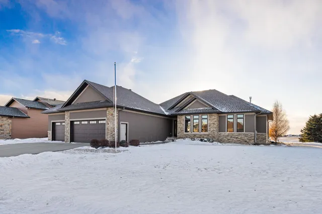 $1,290,000 | 776 Riverbend Road, Oxbow, ND 58047