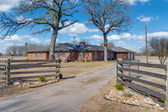 $409,900 | 290 Farm Road 197, Arthur City, TX 75411