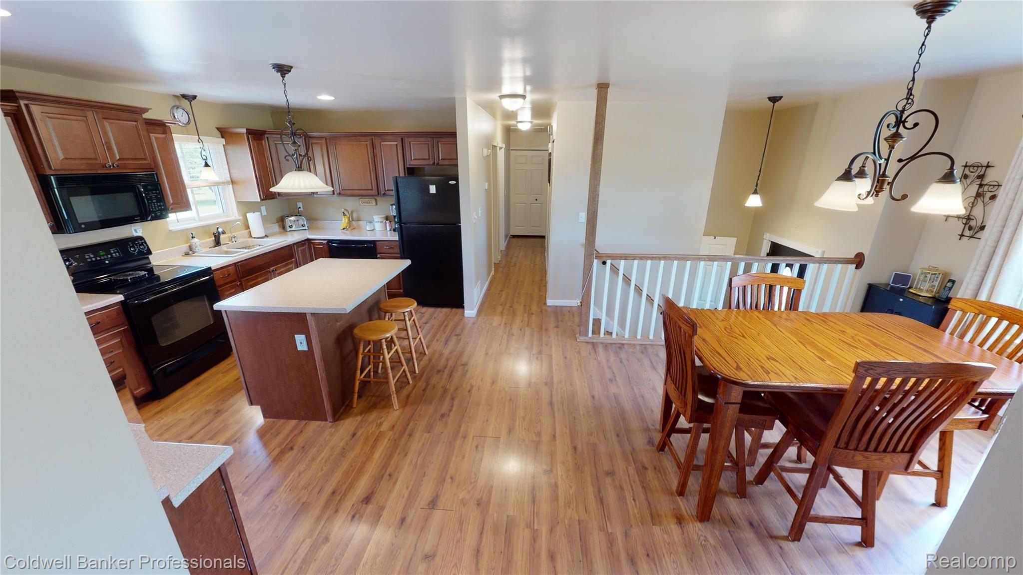 2674 East Burnside Road North Branch, MI 48461 - Photo 37 of 57 coming down from Master BR.jpg