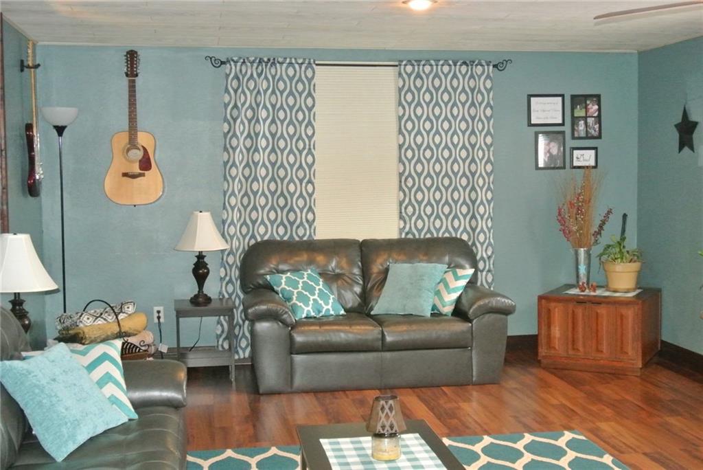 323 Kings Road Apollo, PA 15613 - Photo 12 of 25 Family Room