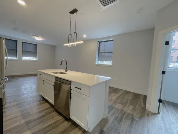 $2,250 | 25 Lowell Street, Unit 104, Manchester, NH 03101