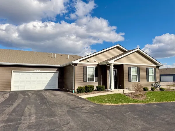 $274,500 | 6302 Maple Glen Drive, Unit 3081, Wonder Lake, IL 60097