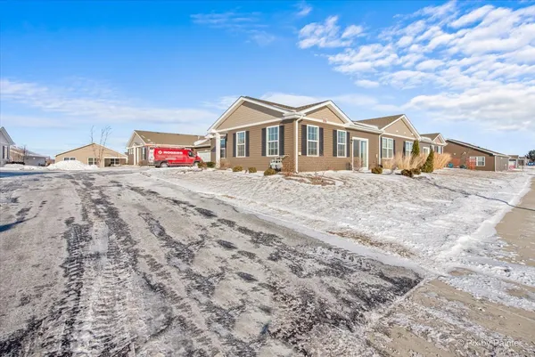 $274,500 | 6302 Maple Glen Drive, Unit 3081, Wonder Lake, IL 60097