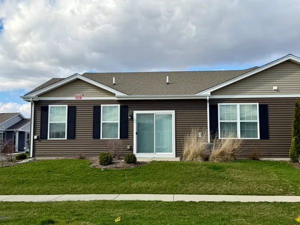 $274,500 | 6302 Maple Glen Drive, Unit 3081, Wonder Lake, IL 60097