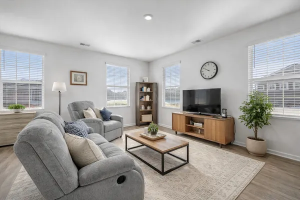 $274,500 | 6302 Maple Glen Drive, Unit 3081, Wonder Lake, IL 60097