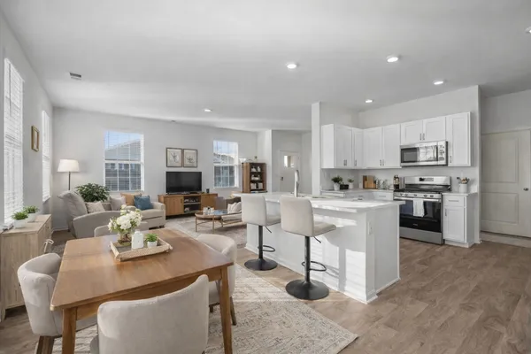 $274,500 | 6302 Maple Glen Drive, Unit 3081, Wonder Lake, IL 60097