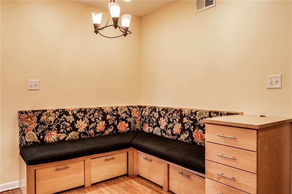 6932 Spring Mill Road Indianapolis, IN 46260 - Photo 11 of 42 Gallery Image 11
