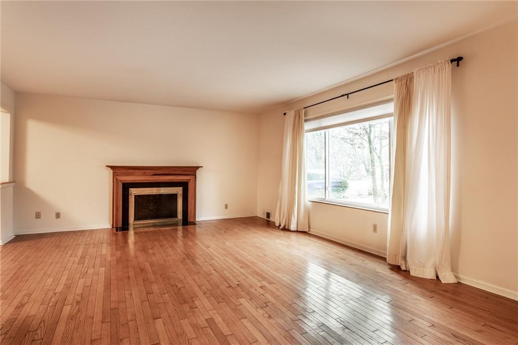 6932 Spring Mill Road Indianapolis, IN 46260 - Photo 12 of 42 Gallery Image 12