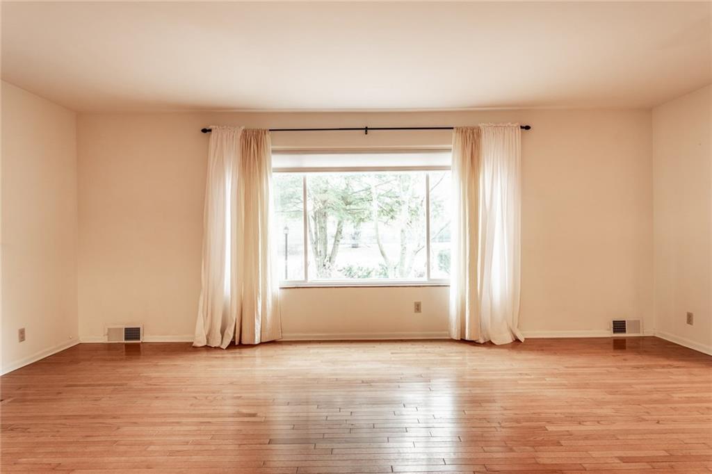 6932 Spring Mill Road Indianapolis, IN 46260 - Photo 14 of 42 Gallery Image 14
