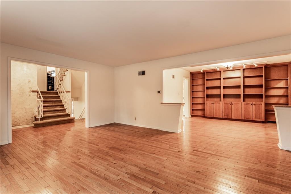 6932 Spring Mill Road Indianapolis, IN 46260 - Photo 15 of 42 Gallery Image 15