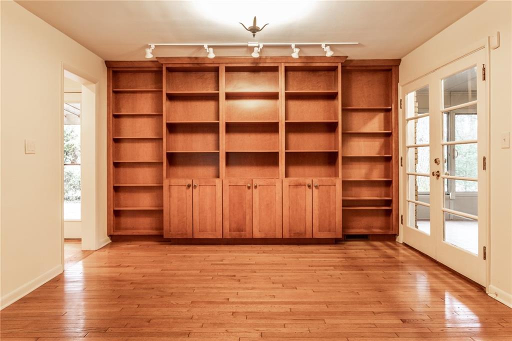 6932 Spring Mill Road Indianapolis, IN 46260 - Photo 16 of 42 Gallery Image 16