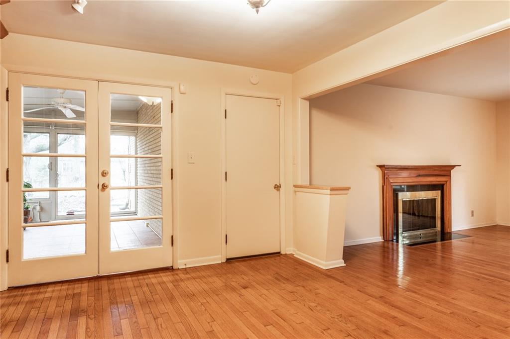 6932 Spring Mill Road Indianapolis, IN 46260 - Photo 17 of 42 Gallery Image 17