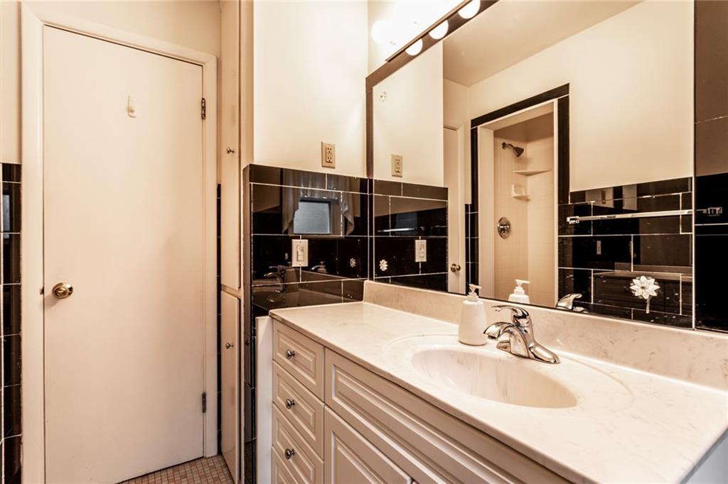 6932 Spring Mill Road Indianapolis, IN 46260 - Photo 23 of 42 Gallery Image 23