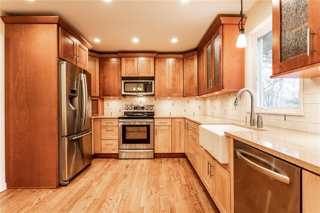 6932 Spring Mill Road Indianapolis, IN 46260 - Photo 5 of 42 Gallery Image 5