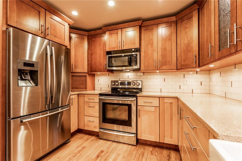 6932 Spring Mill Road Indianapolis, IN 46260 - Photo 6 of 42 Gallery Image 6