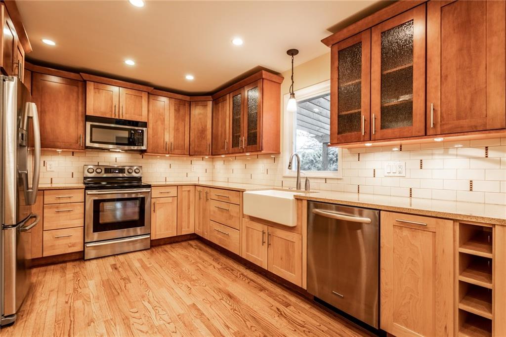 6932 Spring Mill Road Indianapolis, IN 46260 - Photo 7 of 42 Gallery Image 7