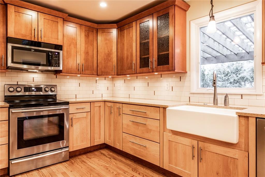 6932 Spring Mill Road Indianapolis, IN 46260 - Photo 8 of 42 Gallery Image 8