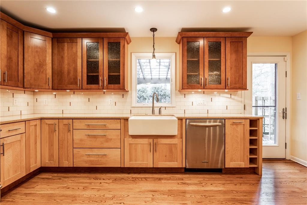 6932 Spring Mill Road Indianapolis, IN 46260 - Photo 9 of 42 Gallery Image 9