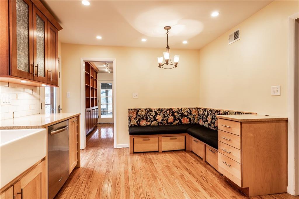 6932 Spring Mill Road Indianapolis, IN 46260 - Photo 10 of 42 Gallery Image 10